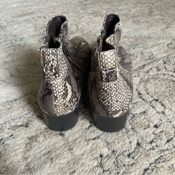 UNISA Howwi Bootie, Beige Gray/Snakeskin, size 11 - Picture 3 of 5